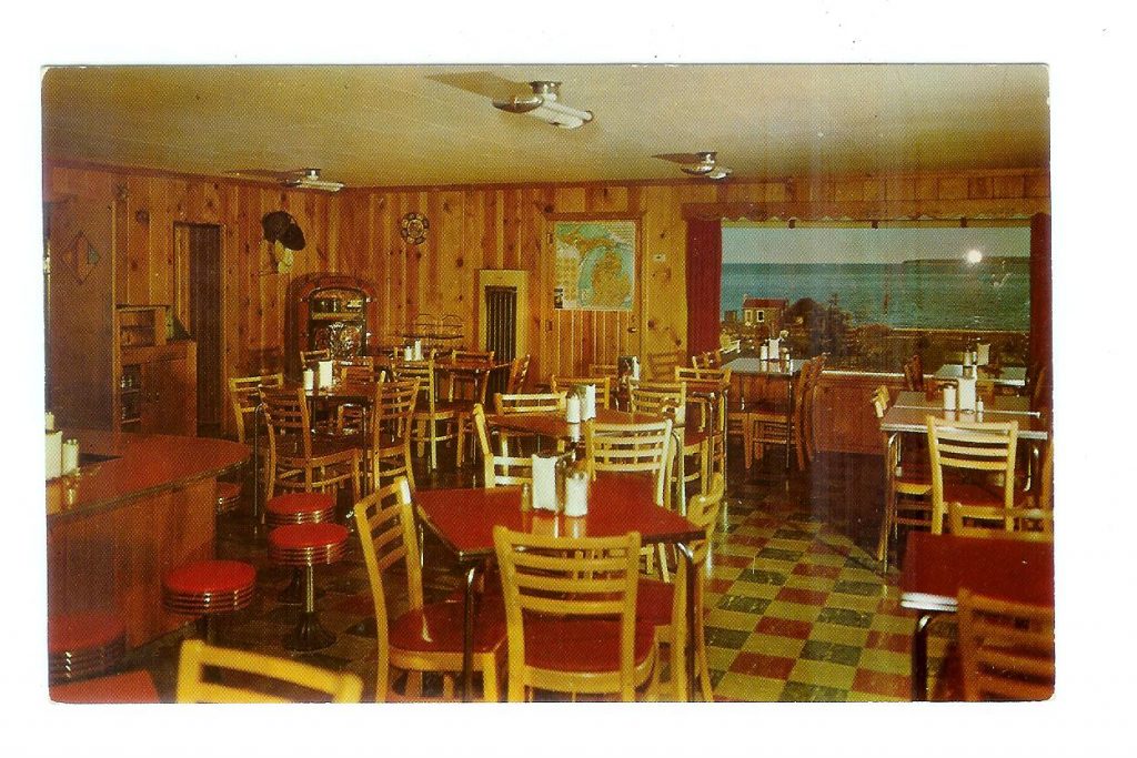 Chrome postcard. Viteks, St Ignace, Michigan. Restaurant, Martin and Mildred Vitek, Props. 1954