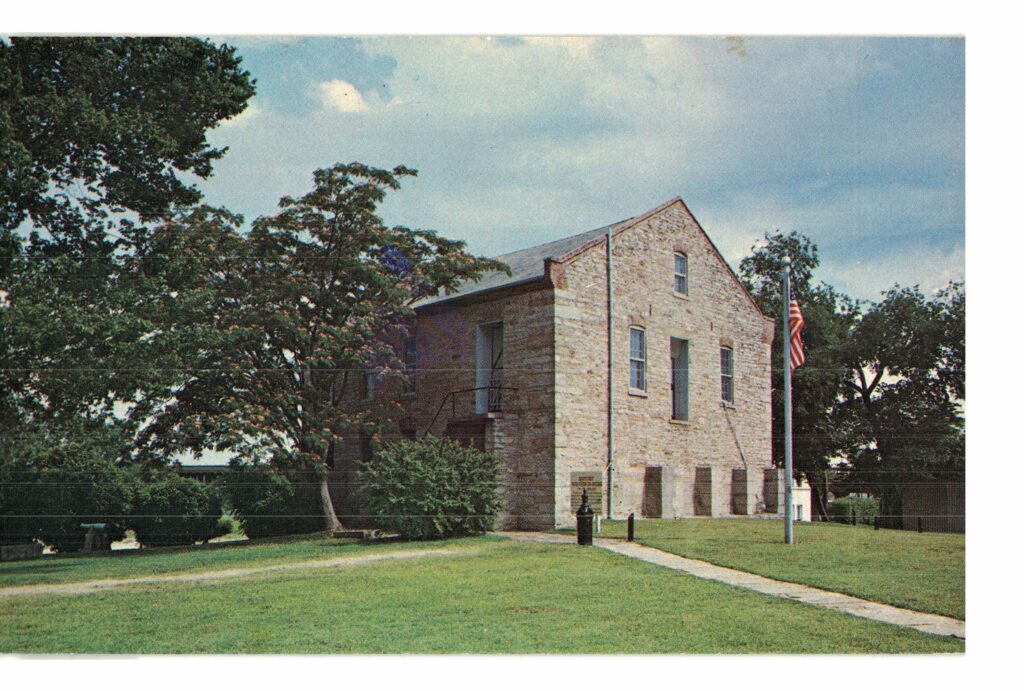 White border postcard. St Johnsbury House, St Johnsbury, Vermont. Jackie's Vintage Postcards