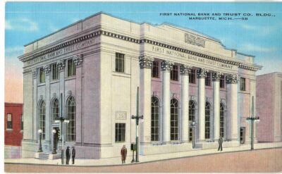Linen postcard.  First National Bank and Trust Co Building, Marquette, Michigan.