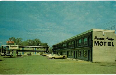 Chrome postcard.  Harmony House, Ypsilanti, Michigan.