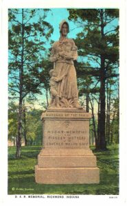 White border postcard.  DAR Memorial, Madonna of the Trail, Pioneer Mothers, Richmond, Indiana.