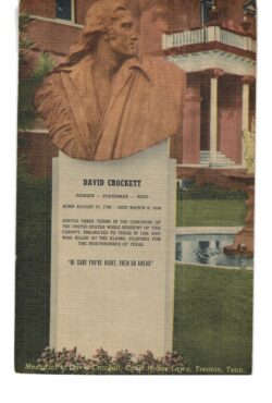 Linen postcard.  David Davy Crockett Memorial, Court House Lawn, Trenton, Tennessee.