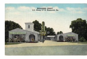 Linen postcard.  Oleander Court, Brunswick, Georgia.  Mr & Mrs John H Noe, Owners, Managers.