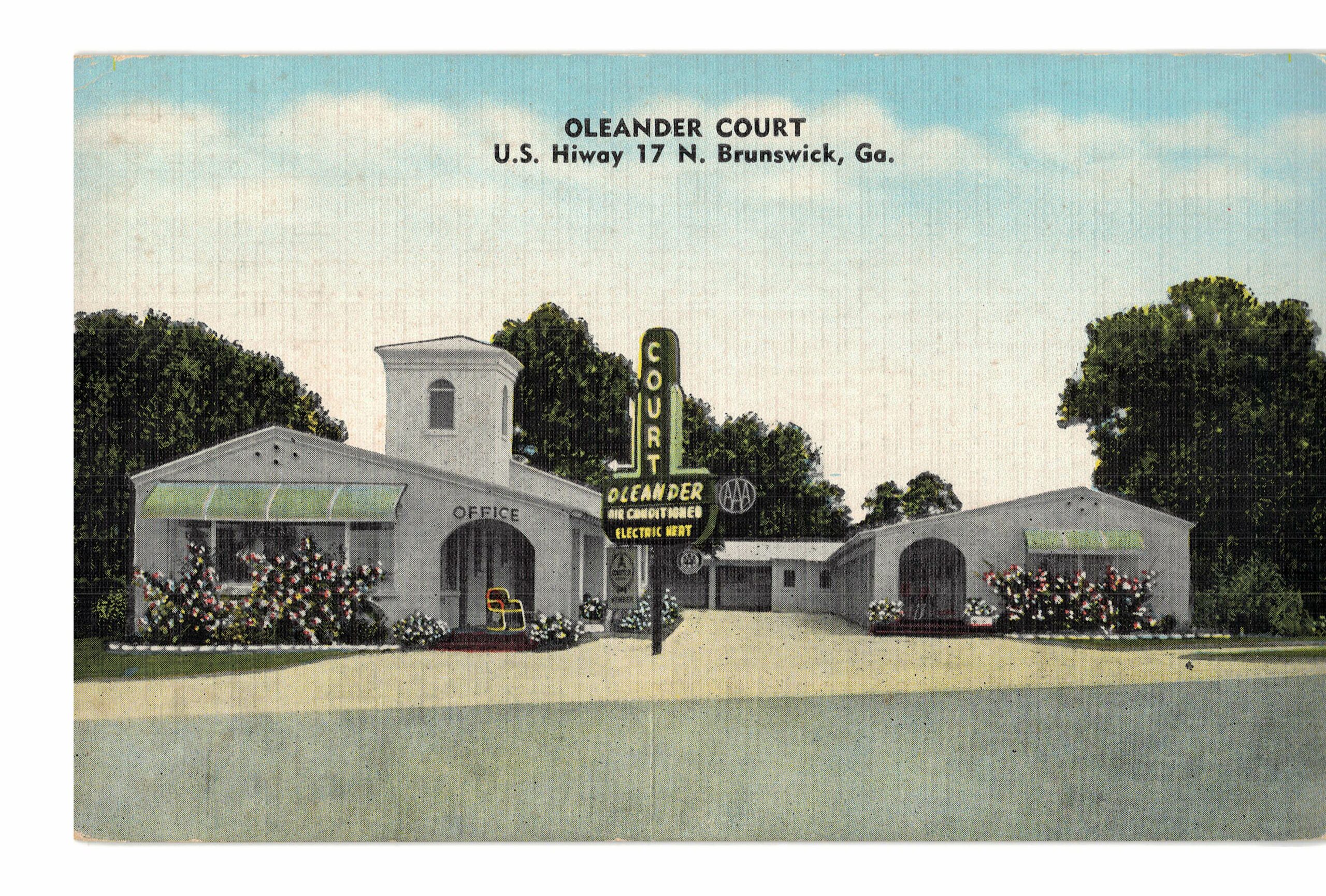 Linen postcard. Oleander Court, Brunswick, Georgia. Mr & Mrs John H Noe, Owners, Managers.