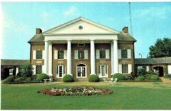 Chrome postcard.  Quality Inn, Perry, Georgia.