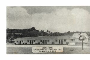 Postcard.  Siesta Motel, Zanesville, Ohio.  Mr and Mrs John B Matthews, Owners & Managers.