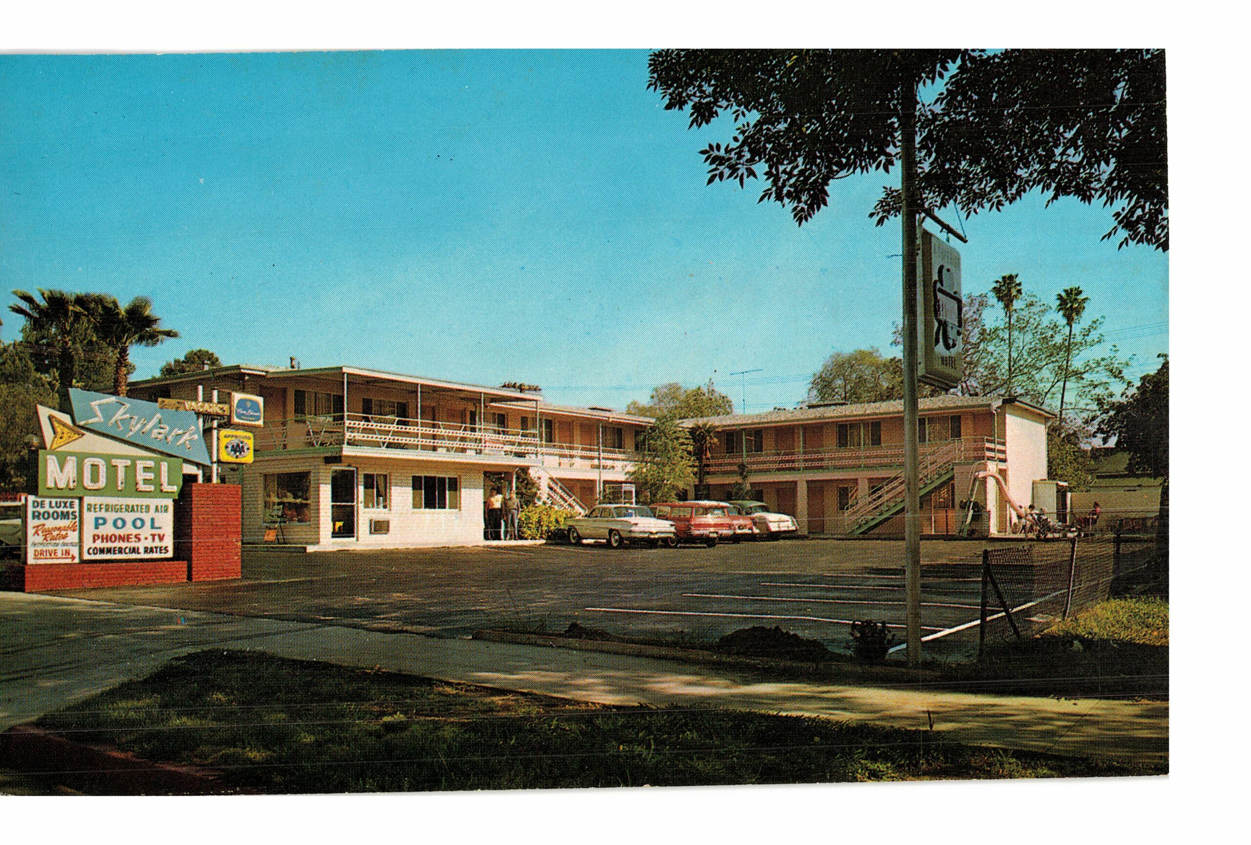 Chrome postcard. Skylark Motel, Riverside, California. Hosts: McIlroys